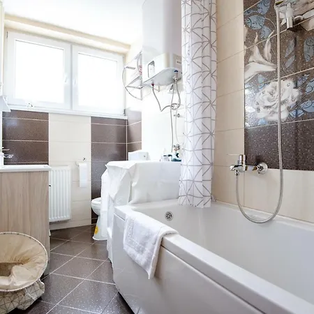 Apartman Lea *